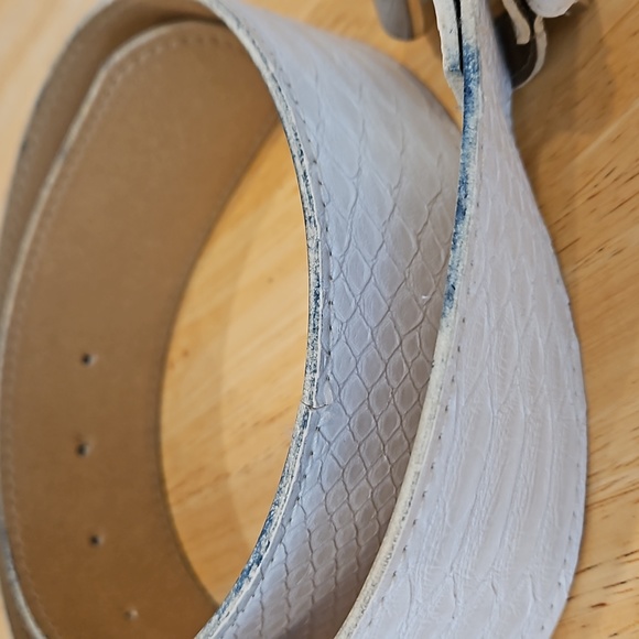 Guess Wide Belt - White Snakeskin Pattern - Chunky Silver Buckle - Small… - Picture 8 of 11